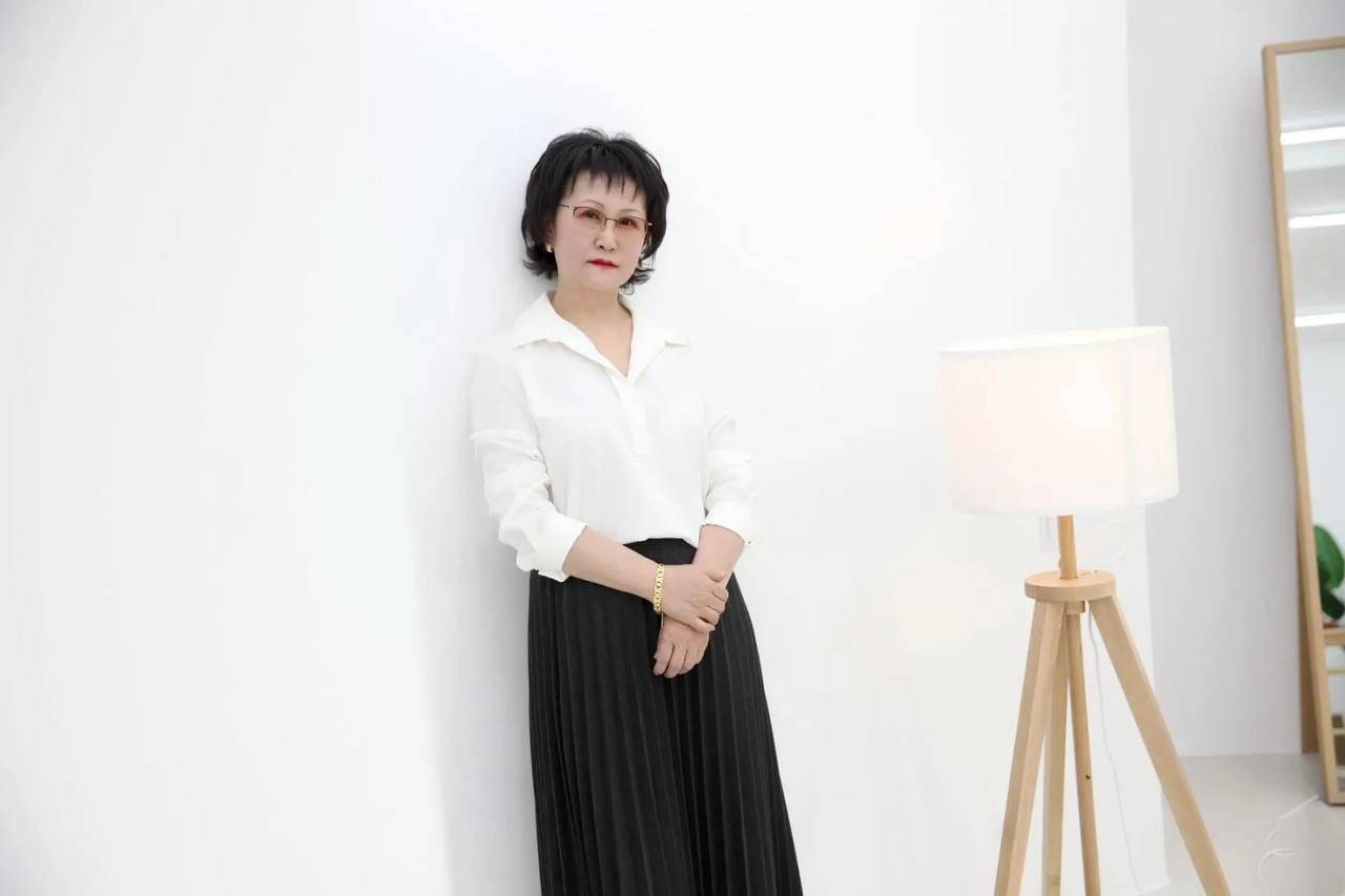 Laura Kim in elegant white outfit